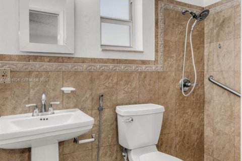 Снять в аренду виллу или дом в Майами, Флорида 2 спальни, 102.19м2, № 2065293 - фото 24