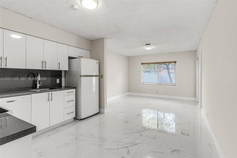 Снять в аренду виллу или дом в Майами, Флорида 2 спальни, 102.19м2, № 2065293 - фото 12