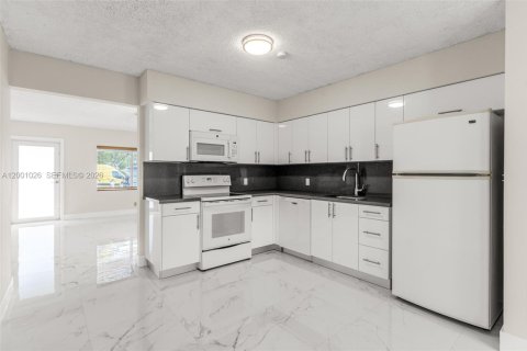 Снять в аренду виллу или дом в Майами, Флорида 2 спальни, 102.19м2, № 2065293 - фото 14