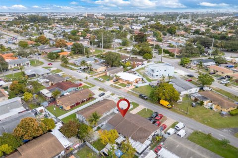 Снять в аренду виллу или дом в Майами, Флорида 2 спальни, 102.19м2, № 2065293 - фото 3