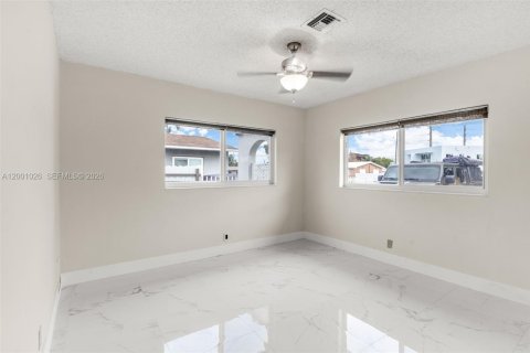 Снять в аренду виллу или дом в Майами, Флорида 2 спальни, 102.19м2, № 2065293 - фото 18