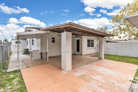 Снять в аренду виллу или дом в Майами, Флорида 2 спальни, 102.19м2, № 2065293 - фото 26