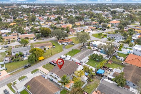 Снять в аренду виллу или дом в Майами, Флорида 2 спальни, 102.19м2, № 2065293 - фото 2