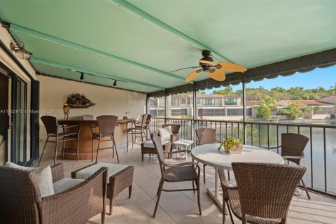 Adosado en venta en Miami Lakes, Florida, 2 dormitorios, 145.76 m2 № 1979402 - foto 23