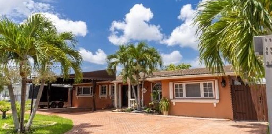 Casa en Hialeah, Florida 4 dormitorios, 223.99 m2 № 1761822