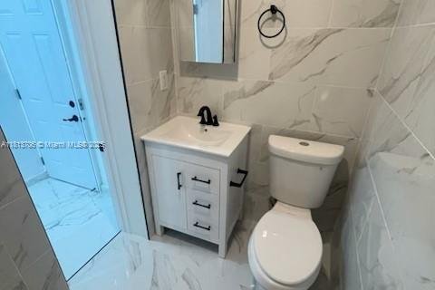 Casa en venta en Hialeah, Florida, 4 dormitorios, 223.99 m2 № 1761822 - foto 19