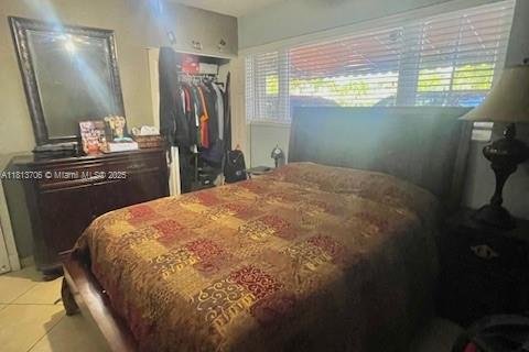 Casa en venta en Hialeah, Florida, 4 dormitorios, 223.99 m2 № 1761822 - foto 18