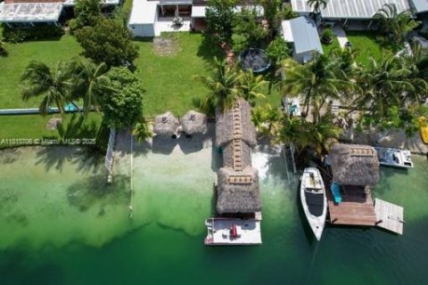 Casa en venta en Hialeah, Florida, 4 dormitorios, 223.99 m2 № 1761822 - foto 30