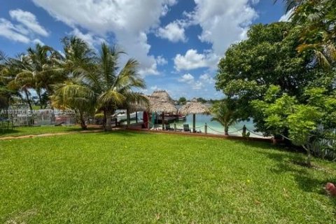 Casa en venta en Hialeah, Florida, 4 dormitorios, 223.99 m2 № 1761822 - foto 23