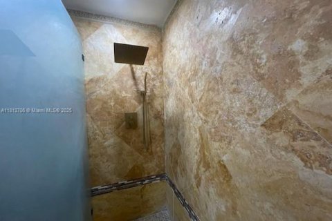Casa en venta en Hialeah, Florida, 4 dormitorios, 223.99 m2 № 1761822 - foto 17