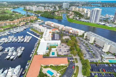 Condominio en venta en North Palm Beach, Florida, 1 dormitorio, 66.33 m2 № 2190185 - foto 2