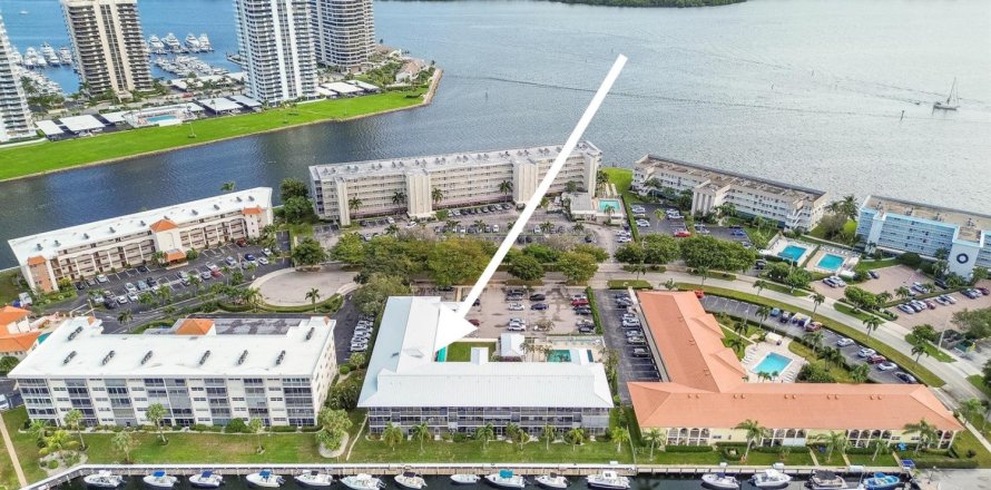 Condominio en North Palm Beach, Florida, 1 dormitorio № 2190185