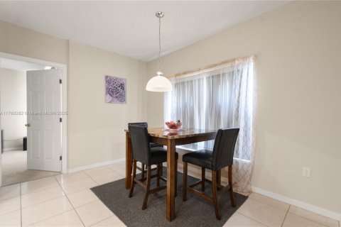 Villa ou maison à vendre à Kissimmee, Floride: 5 chambres № 1862376 - photo 12