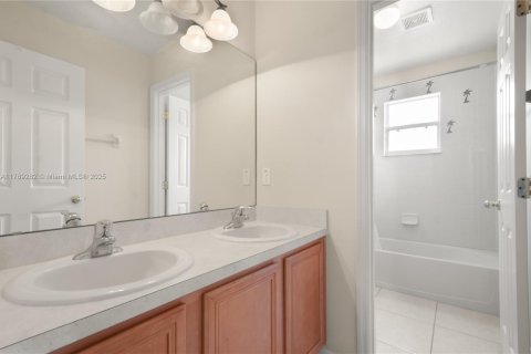 Villa ou maison à vendre à Kissimmee, Floride: 5 chambres № 1862376 - photo 7