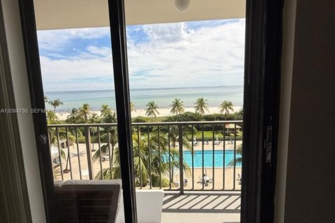 Copropriété à louer à Miami Beach, Floride: 1 chambre, 99.87 m2 № 2384835 - photo 18