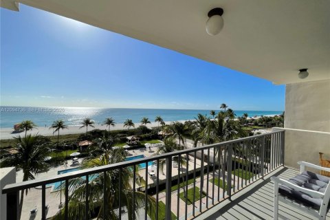 Copropriété à louer à Miami Beach, Floride: 1 chambre, 99.87 m2 № 2384835 - photo 5
