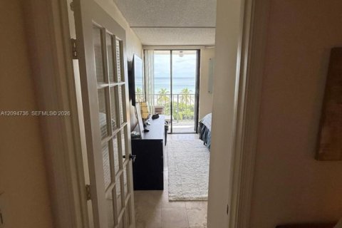 Copropriété à louer à Miami Beach, Floride: 1 chambre, 99.87 m2 № 2384835 - photo 12