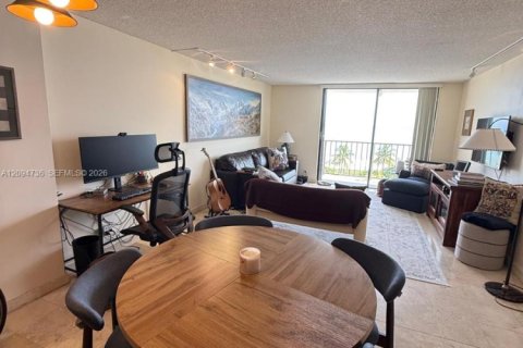 Copropriété à louer à Miami Beach, Floride: 1 chambre, 99.87 m2 № 2384835 - photo 11