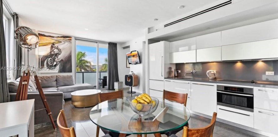 Condominio en Miami Beach, Florida, 1 dormitorio  № 2267789