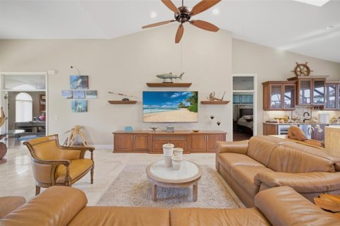 Casa en venta en Punta Gorda, Florida, 4 dormitorios, 398.27 m2 № 2369337 - foto 13