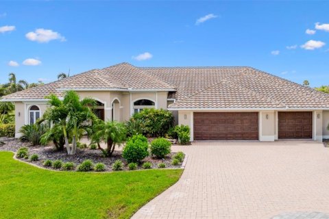 Casa en venta en Punta Gorda, Florida, 4 dormitorios, 398.27 m2 № 2369337 - foto 2