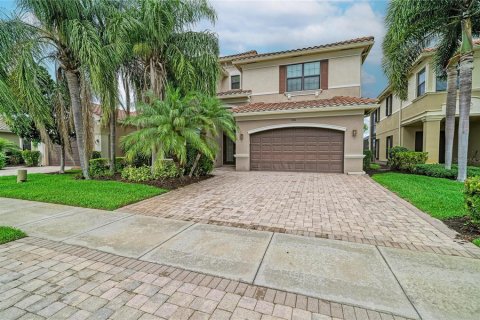 House in Naples, Florida 5 bedrooms, 356.09 sq.m. № 2157435 - photo 1