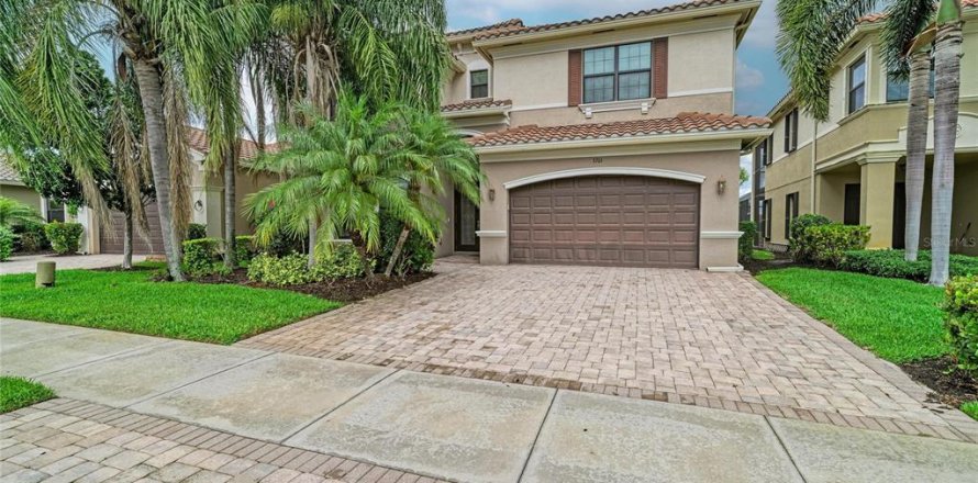 House in Naples, Florida 5 bedrooms, 356.09 sq.m. № 2157435