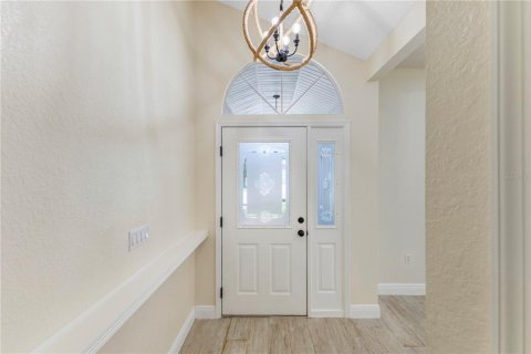 Villa ou maison à louer à New Port Richey, Floride: 3 chambres, 175.68 m2 № 1907210 - photo 4