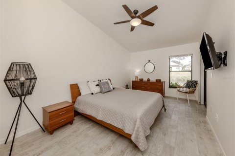 House in Venice, Florida 2 bedrooms, 140.1 sq.m. № 1812816 - photo 12