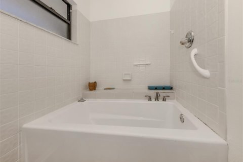 House in Venice, Florida 2 bedrooms, 140.1 sq.m. № 1812816 - photo 14
