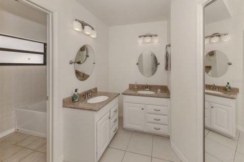 House in Venice, Florida 2 bedrooms, 140.1 sq.m. № 1812816 - photo 13