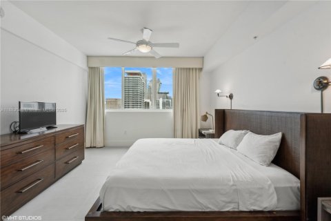Condo in Miami, Florida, 2 bedrooms  № 1938800 - photo 18