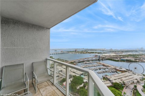 Condo in Miami, Florida, 2 bedrooms  № 1938800 - photo 4