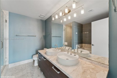 Condominio en venta en Miami, Florida, 2 dormitorios, 126.63 m2 № 1938800 - foto 19
