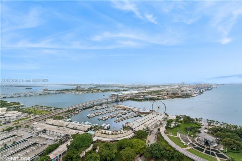 Condo in Miami, Florida, 2 bedrooms  № 1938800 - photo 2