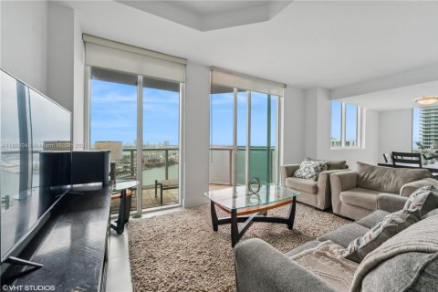 Condo in Miami, Florida, 2 bedrooms  № 1938800 - photo 6