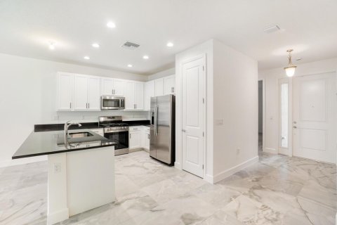 Townhouse in Port St. Lucie, Florida 2 bedrooms, 120.12 sq.m. № 2085310 - photo 13