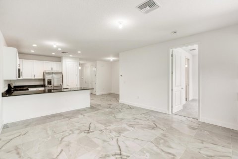 Townhouse in Port St. Lucie, Florida 2 bedrooms, 120.12 sq.m. № 2085310 - photo 15