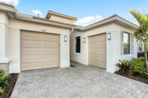 Townhouse in Port St. Lucie, Florida 2 bedrooms, 120.12 sq.m. № 2085310 - photo 8