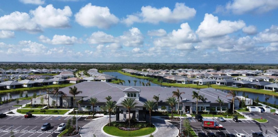 Townhouse in Port St. Lucie, Florida 2 bedrooms, 120.12 sq.m. № 2085310
