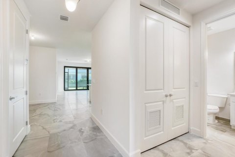 Townhouse in Port St. Lucie, Florida 2 bedrooms, 120.12 sq.m. № 2085310 - photo 10