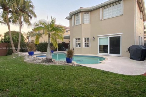 Casa en venta en Miami, Florida, 5 dormitorios, 235.23 m2 № 1728711 - foto 8