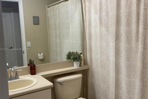 Casa en venta en Miami, Florida, 5 dormitorios, 235.23 m2 № 1728711 - foto 5