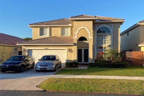 Casa en venta en Miami, Florida, 5 dormitorios, 235.23 m2 № 1728711 - foto 1