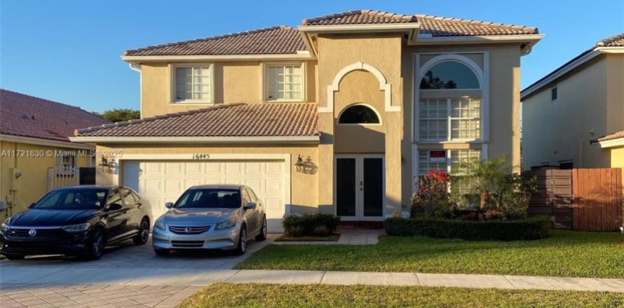 Casa en Miami, Florida 5 dormitorios, 235.23 m2 № 1728711