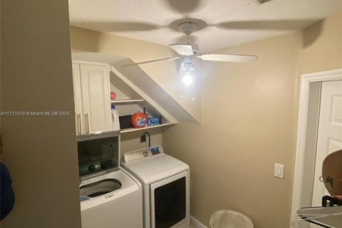Casa en venta en Miami, Florida, 5 dormitorios, 235.23 m2 № 1728711 - foto 4