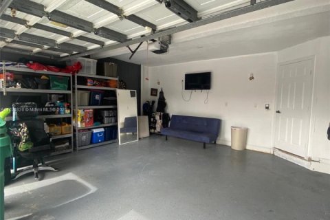 Casa en venta en Miami, Florida, 5 dormitorios, 235.23 m2 № 1728711 - foto 6