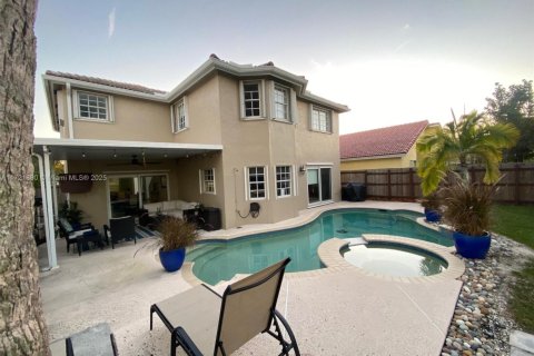 Casa en venta en Miami, Florida, 5 dormitorios, 235.23 m2 № 1728711 - foto 7