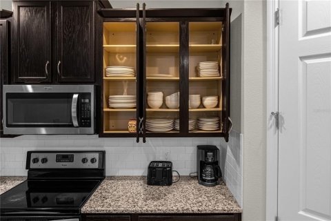 Villa ou maison à vendre à Kissimmee, Floride: 7 chambres, 328.22 m2 № 2347353 - photo 8