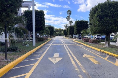 Купить кондоминиум в Майами, Флорида 2 спальни, 105.44м2, № 2026365 - фото 3